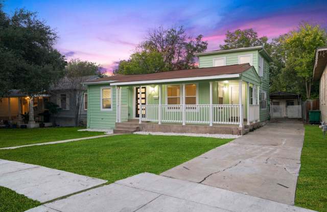 Chic Highland Park Estates Home: Updated 3BR/2BA with Private Yard Gallery 3