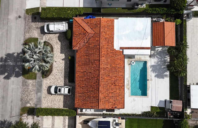 7780 SW 28th St photos photos