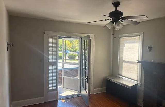 4237 Vine Street - 2 Gallery 4