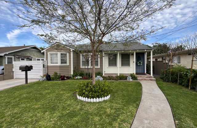 2 Bedroom 2 Bath Single Family Home in Orange photos photos