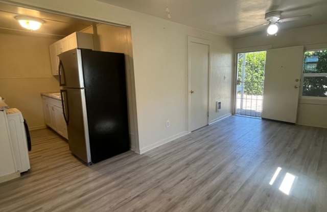 1-Bedroom 1-Bathroom home in Cottage Grove photos photos