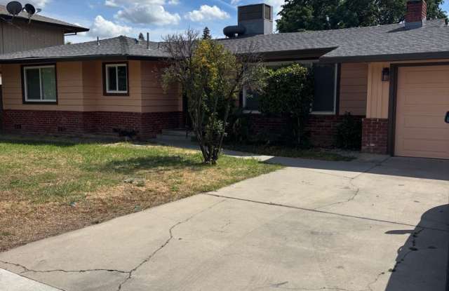 3 BD 2 BA House in Yuba City! AVAILABLE NOW!! photos photos