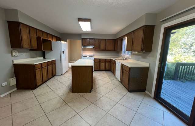 Exceptional 4 Bedroom Home in East Bloomington Gallery 4