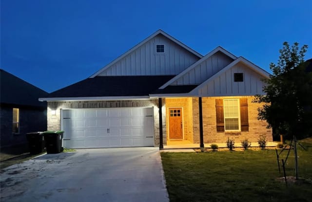 639 W Gould Street - 639 Gould Street, Pilot Point, TX 76258