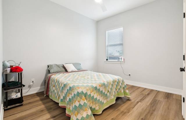 Cozy 2 Bedroom, 1 Bath Apartment Gallery 4