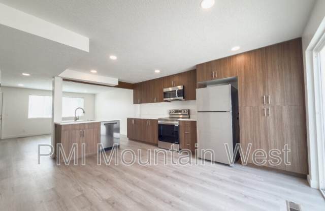 945 S Main St. photos photos