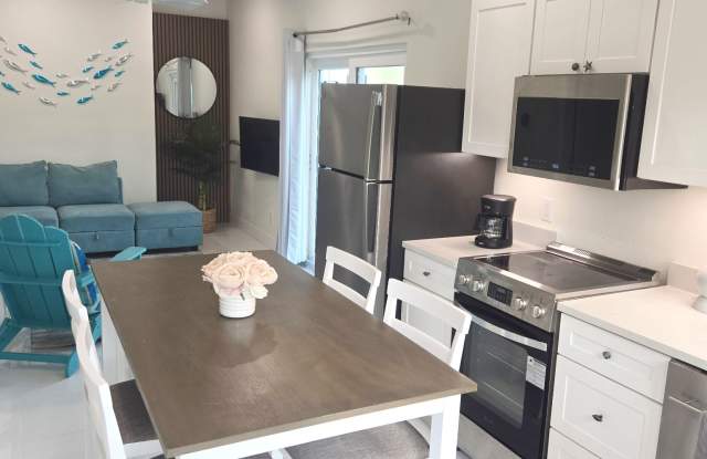 877 Bruce Ave - 877 Bruce Avenue, Clearwater, FL 33767