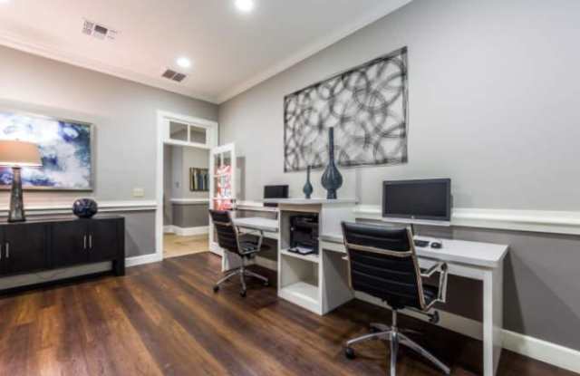 16663 Vance Jackson Rd Gallery 4