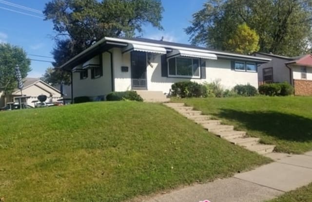 1555 Idaho Avenue E - 1555 East Idaho Avenue, St. Paul, MN 55106