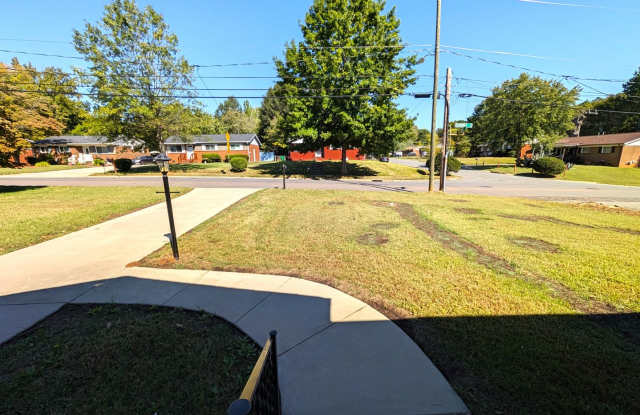 Minutes from Uptown!  Updated 3 Bedroom Ranch Home! Gallery 3