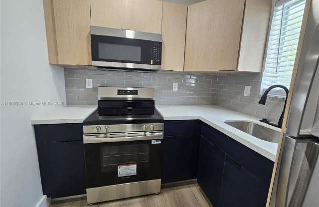 560 NE 63rd St photos photos
