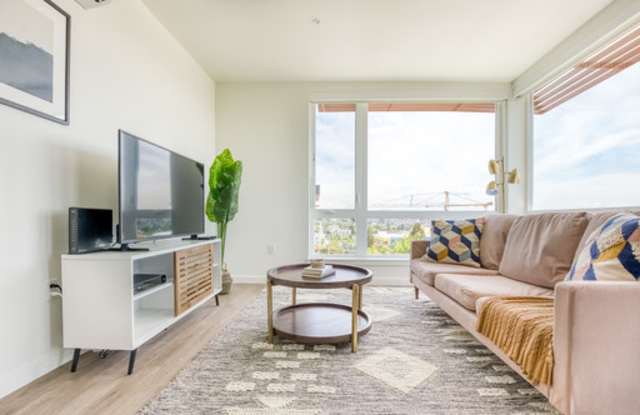 608 Broadway - 608 Broadway, Seattle, WA 98122