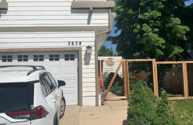 Beautiful, Light-Filled 4 bed, 2 bath North Boulder Home! photos photos