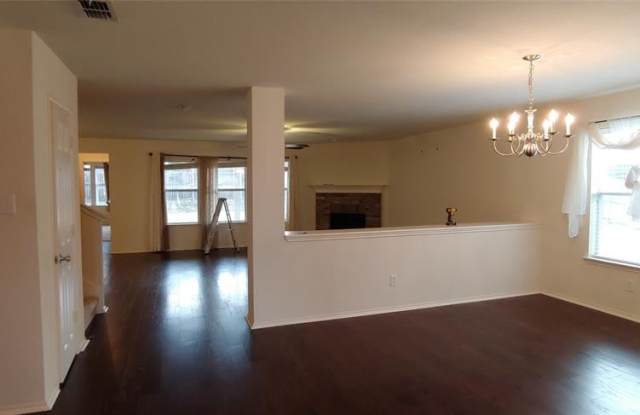 300 Highland Fairway Lane Gallery 2