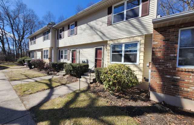 4 Windwood Drive - 4 Windwood Drive, Windsor Locks, CT 06096