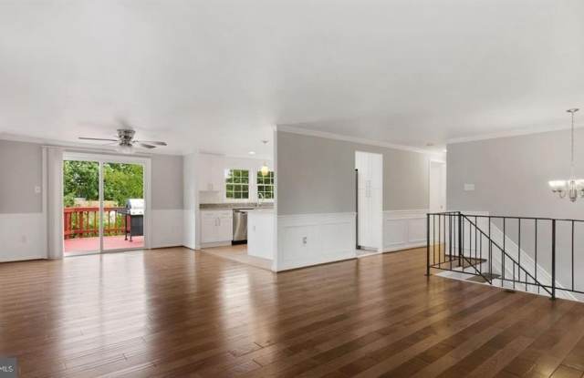 12802 MELVUE Court Gallery 2