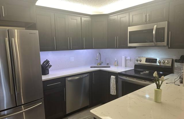 439 Pine Glen Lane - 439 Pine Glen Lane, Greenacres, FL 33463