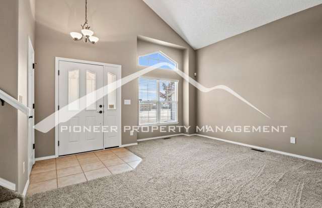 4 Bed, 3.5 Bath with 2 car garage, fully fenced yard, gas fireplace, AC and Modern Refinished Basement Gallery 3