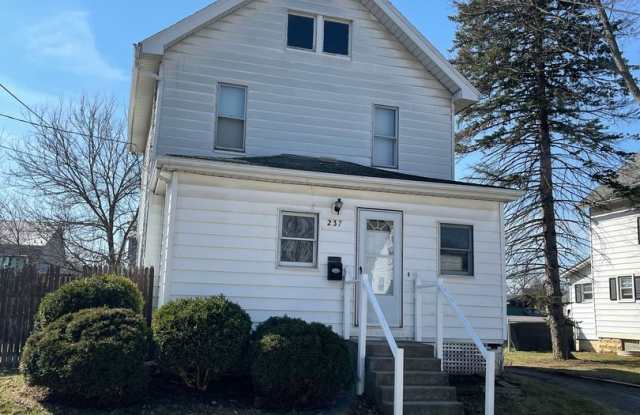 Three Bedroom House - 237 West 13th Street, Ashland, OH 44805