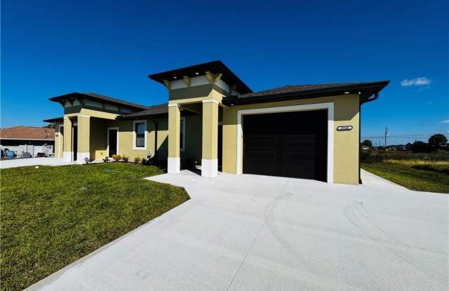 3948 20th Street W photos photos