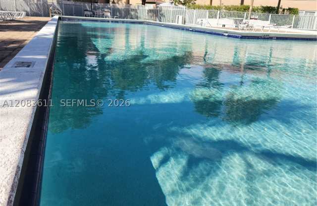10004 Twin Lakes Dr Gallery 3