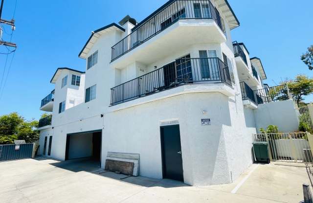 Move in Discount $1000 Off First Month's Rent- Stunning and Newly Remodeled Apartment Home Gallery 4
