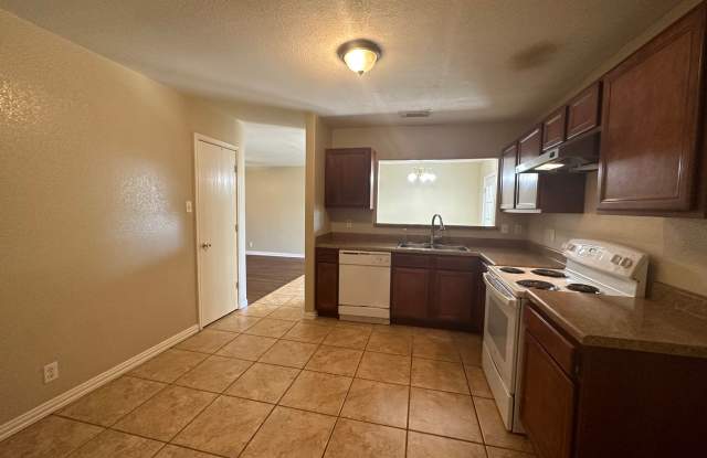 Beautiful 3 bedroom 2.5 full baths Plus Additional Room Gallery 3