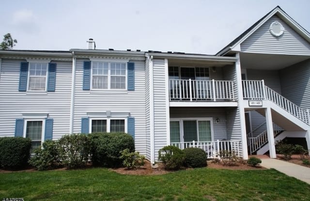 402 Reading Cir - 402 Reading Circle, Bradley Gardens, NJ 08807