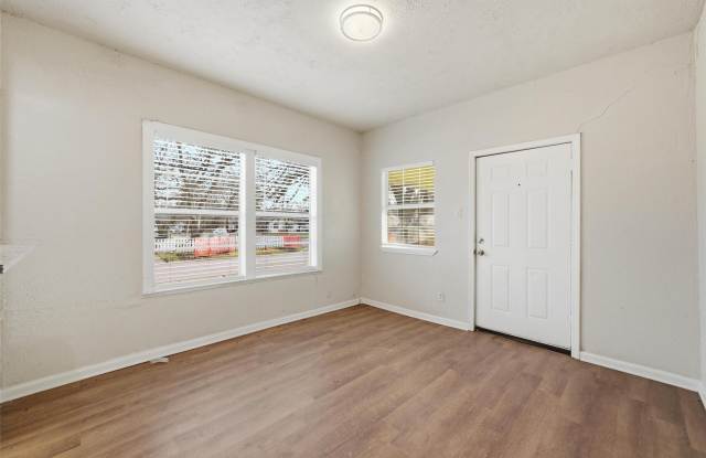 1101 N Harrison Avenue Gallery 3
