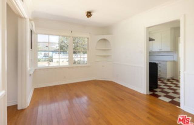 548 El Medio Avenue Gallery 4