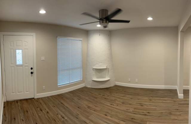 8020 East Oak Street photos photos