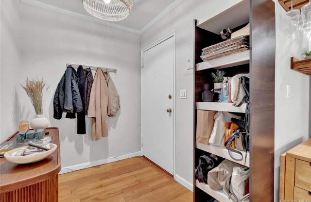 65 W Broadway Gallery 4