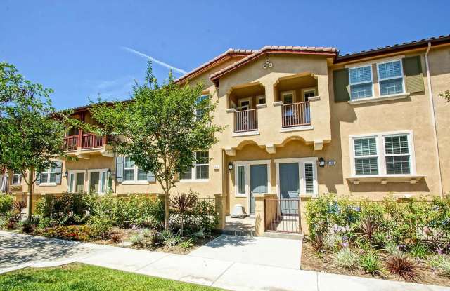 BRIGHT  AIRY, 1630 SQ FT TOWNHOME IN GATED COMMUNITY W/ HUGE 3-CAR GARAGE, LARGE FRONT PATIO, BALCONY  OPEN LIVING SPACE CLOSE TO SHOPPING  FREEWAY ACCESS! Gallery 3