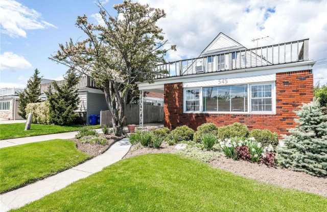545 E Park Avenue photos photos