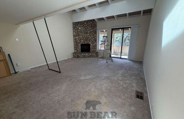 Fresh 4 Bedroom Condo in Mountain Shadows! Dog and cat friendly! Summer Pool! Gallery 1