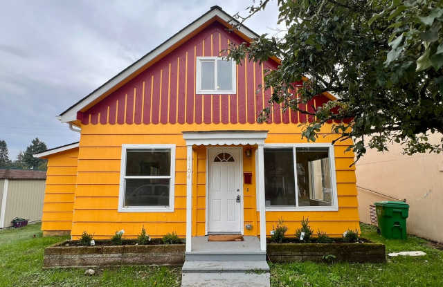 PENDING APPLICATION; Water Included! Fully Remodeled 1 BD + Loft - 1104 Puget Street Northeast, Olympia, WA 98506