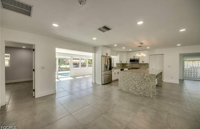 4312 S Pacific Circle Gallery 2