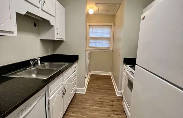1 Bedroom Condo on Chapman Mountain - 2109 Epworth Drive Northeast, Huntsville, AL 35811