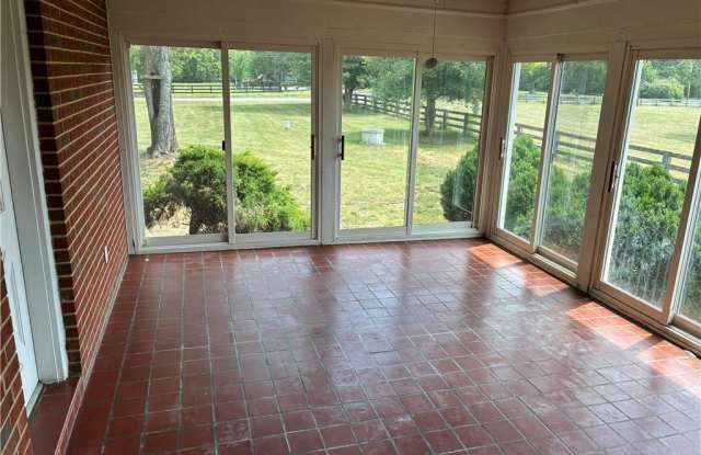 14471 Mountain Road Gallery 4