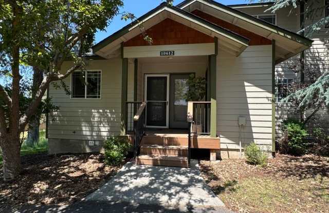 3 Bed 2.5 Bath Town Home in Running Y - Access to pool/rec center/gym photos photos