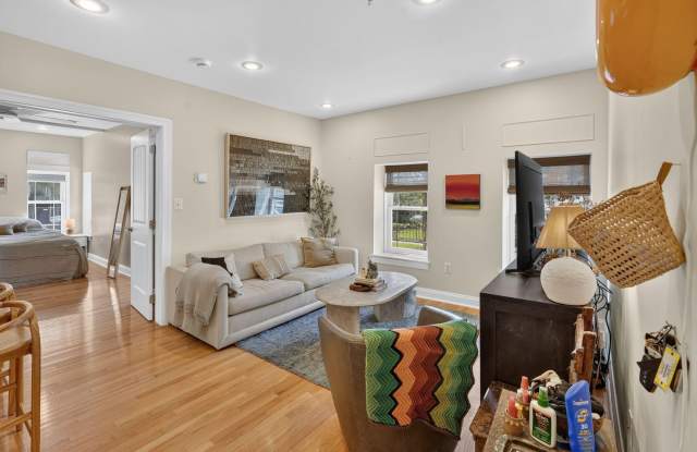 660 MORTON Place NE Gallery 2