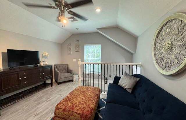 1 Bedroom Renovated Garage Apartment Gallery 4