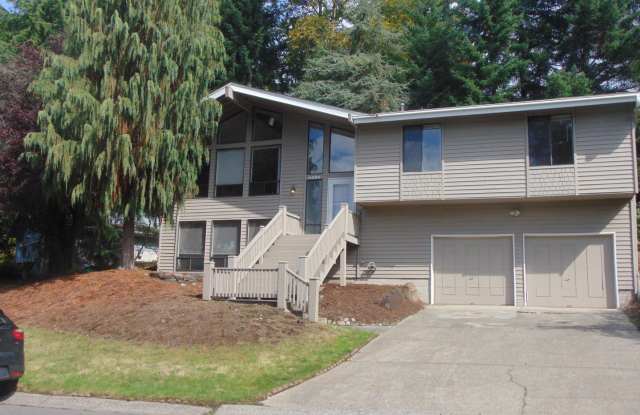 Great 4BR 2.5BA Split Entry Home in Quiet Forest Park Neighborhood photos photos