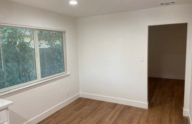 5805 Westfield Street Gallery 4