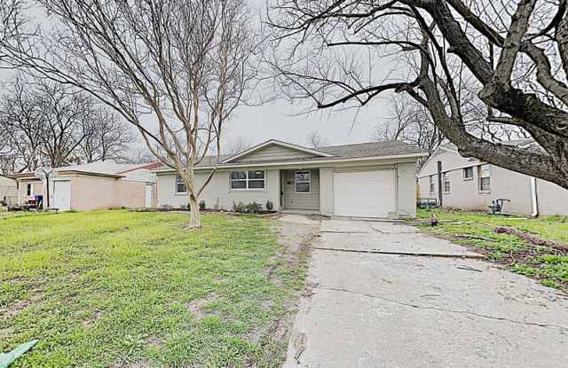 709 Cranbrook Ln - 709 Cranbrook Lane, Grand Prairie, TX 75052