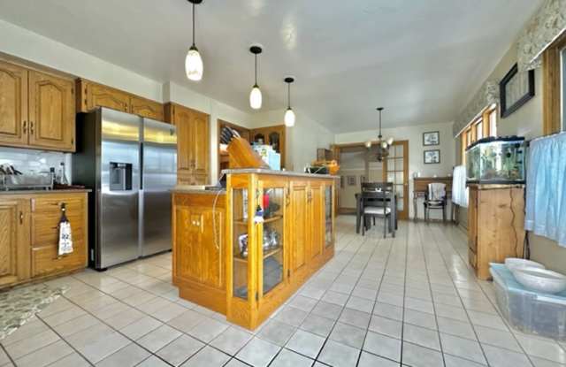 Beautiful / Spacious 3 Bed 3 Bath Ranch Style Single Family Home! photos photos