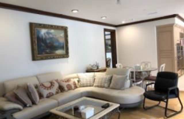 2809 Gainsborough Drive Gallery 3