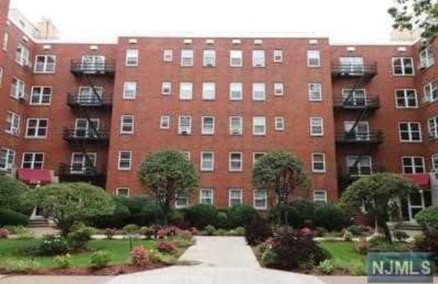 2320 Linwood Avenue - 2320 Linwood Avenue, Fort Lee, NJ 07024