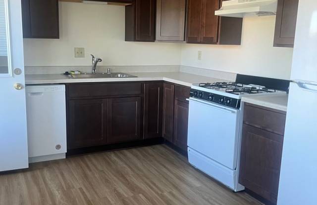 3 Bedroom 2 1/2 Bath Townhome Gallery 4