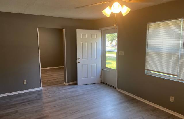 Beautiful 3bd/1.5 ba home ready to rent. Gallery 3